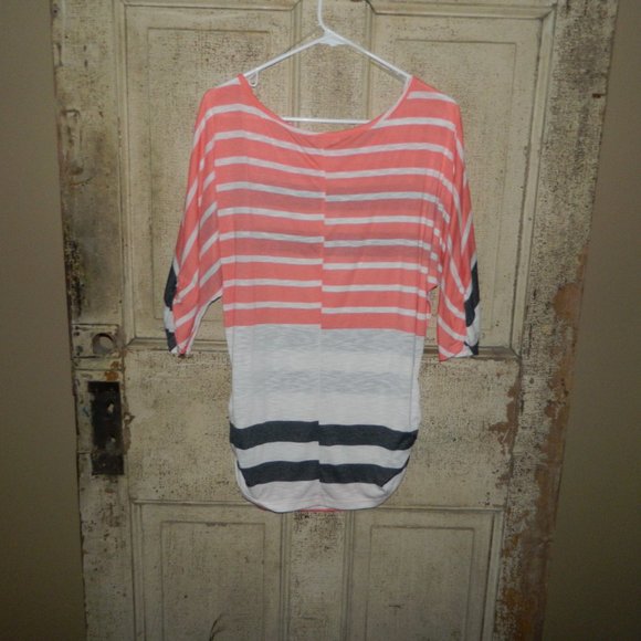 Coco and Main Ruched Side Stripe Top Size Large (R-37) - Picture 4 of 4